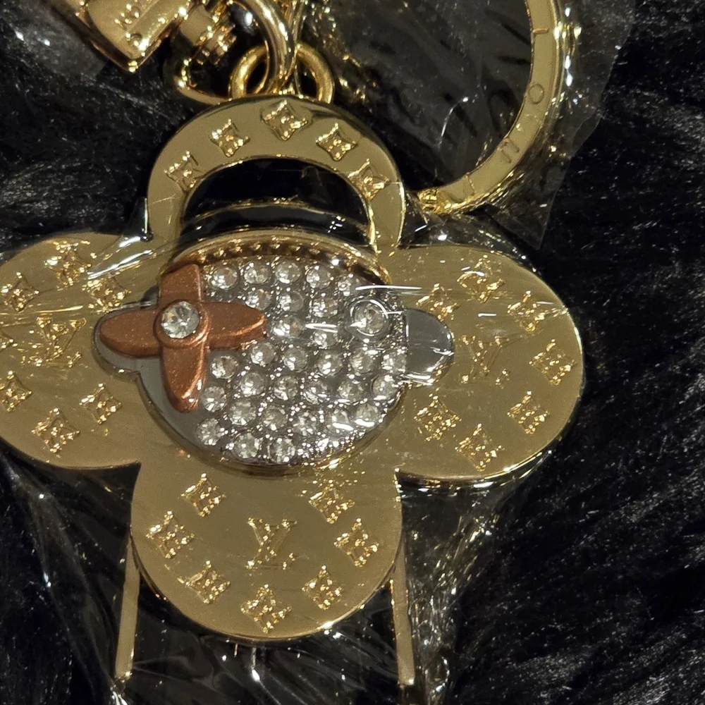 LV 18kgp LV Elegant Gold and Silver Keychain